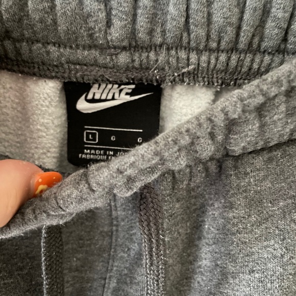 Nike Sweatpants - Picture 5 of 6